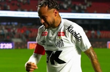 Neymar saiu de campo em prantos e declarou que foi a "maior vergonha" de sua carreira