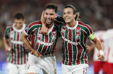 Martinelli (à esquerda) fez um gol e ganhou um abraço do Canobbio