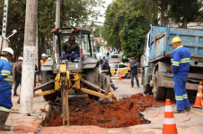 Oper&aacute;rios da Companhia de Saneamento B&aacute;sico do Estado de S&atilde;o Paulo - Sabesp - em a&ccedil;&atilde;o na Freguesia do &Oacute;