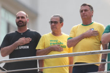 Eduardo Bolsonaro, Silas Malafaia e Jair Bolsonaro em ato na Avenida Paulista