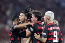 Nas penalidades, o Mengão levou a melhor e venceu por 6 a 5, com destaque para o goleiro Leo Nanetti