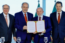 Lula com ministros lan&ccedil;ando linha de R$ 12 bilh&otilde;es do BNDES e da Finep para difus&atilde;o de equipamentos 4.0 na economia