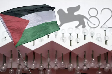 Ato pró-Palestina diante do Palácio do Cinema, em Veneza