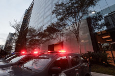 Mais um vez, viaturas da Pol&iacute;cia Federal amanheceram em opera&ccedil;&atilde;o no principal centro financeiro do Pa&iacute;s