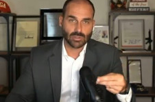 Eduardo Bolsonaro viajou para os Estados Unidos alegando estar sendo 'perseguido' no Brasil