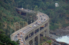 Elevado do Joá liga o Leblon à Barra, passando por São Conrado e o túnel do Joá