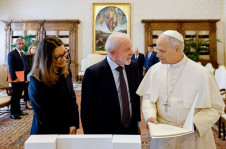 Janja e Lula se reúnem com Leão XIV no Vaticano