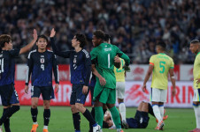 Ayase Ueda, do Jap&atilde;o, marca de cabe&ccedil;a no segundo tempo de um amistoso contra o Brasil no Est&aacute;dio de T&oacute;quio