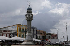 Belém do Pará vista a partir da 'Praça do Relógio'. O Relógio de Belém do Pará foi inaugurado em 5 de outubro de 1931 na Praça Siqueira Campos, durante a administração do interventor federal no Pará, Magalhães Barata. O relógio é de fabricação inglesa e mede 12 metros de altura