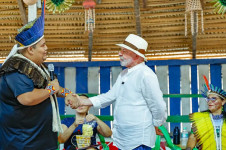 Presidente Lula durante roda de conversa com moradores das comunidades ribeirinhas da Floresta Nacional do Tapaj&oacute;s, no Par&aacute;, nesse domingo