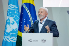 Lula na abertura da COP 30: 'A emergência climática é uma crise de desigualdade. Ela aprofunda a lógica perversa que define quem é digno de viver e quem deve morrer. Mudar pela escolha nos dá a chance de um futuro que não é ditado pela tragédia. Devemos a nossos filhos e netos a oportunidade de viver em uma Terra onde seja possível sonhar'