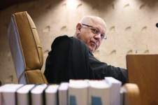 O ministro do STF Teori Zavascki sofreu um acidente aéreo