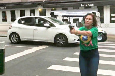 Carla Zambelli em persegui&ccedil;&atilde;o armada a homem negro nas ruas de S&atilde;o Paulo