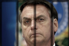 Meme nas redes sociais mostra 'Bolsonaro na cadeia' e culpa o ex-presidente pelo ocorrido no 8 de janeiro de 2023