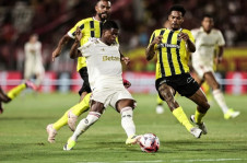 Ap&oacute;s o gol do advers&aacute;rio, o Flamengo tentou descer ao ataque por algumas vezes, mas era neutralizado pela defesa do Volta Redonda