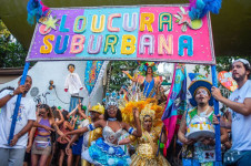 Bloco Loucura Suburbana desfila no bairro do Engenho de Dentro 