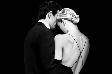 A fulminante paix&atilde;o entre John Kennedy Jr. e Carolyn Bessette, &eacute; contada em 'Love Story', a nova s&eacute;rie de antologia de Ryan Murphy