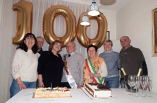 Seu Elio assoprou 100 velinhas e renovou carteira de motorista