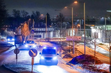 Muro da embaixada, &agrave; direita