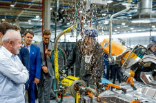 Presidente Lula durante visita &agrave; f&aacute;brica da CAOA, em An&aacute;polis