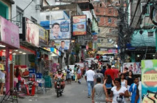 O centro comercial da favela da Rocinha