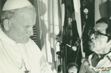 Mar&ccedil;al Souza Tup&atilde;-Y com o papa Jo&atilde;o Paulo II