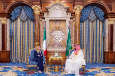 Meloni durante reuni&atilde;o com Mohammed bin Salman