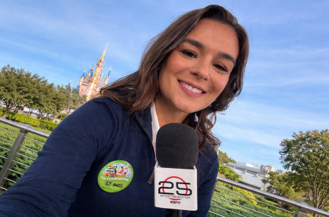 Marcela Rafael no Magic Kingdom, Disney, nas comemora&ccedil;&otilde;es dos 25 anos do SportsCenter