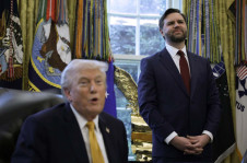 Trump e JD Vance no Sal&atilde;o Oval da Casa Branca