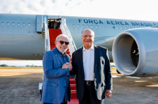 O vice-presidente Alckmin foi ao aeroporto se despedir do presidente