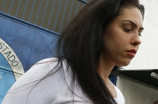 Monique Medeiros responde pela morte do seu filho, Henry Borel, crime que teria sido cometido por seu marido, o ex-vereador carioca Dr. Jairinho