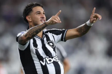 Mateo Ponte fez o primeiro gol e p&ocirc;s a bola embaixo da camisa, simulando uma gravidez