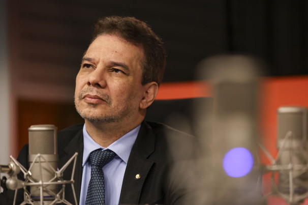"Vamos tirar de presídio a marca de escritório do crime, diz ministro