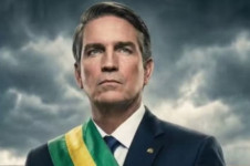 O ator Jim Caviezel no p&ocirc;ster de 'Dark Horse'