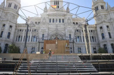 Altar foi erquido nas ruas de Madri para o papa rezar missa aberta