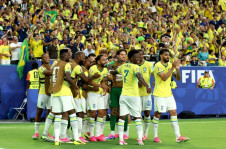 O grupo, unido, festeja a grande vit&oacute;ria