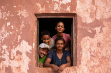 Fam&iacute;lias convivem com o progresso da extra&ccedil;&atilde;o intensiva de l&iacute;tio nas 54 cidades do Vale do Jequitinhonha