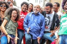 O presidente Lula com jovens do PT