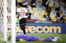 Brenner fez dois gols