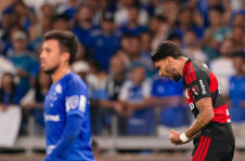 Paquet&aacute; comemora seu primeiro chute do jogo, que se converteu em gol