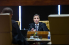 Ministro Andr&eacute; Mendon&ccedil;a