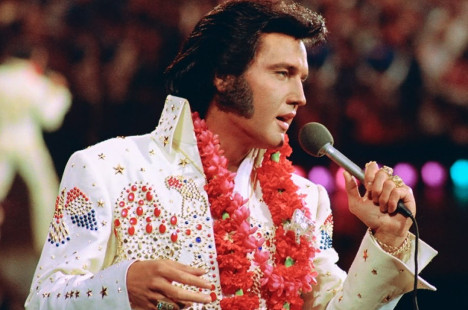 Elvis havaiano no grande show em Honolulu em 1973
