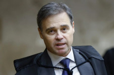 Ministro Andr&eacute; Mendon&ccedil;a