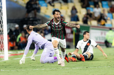 Lucho Acosta comemora o gol