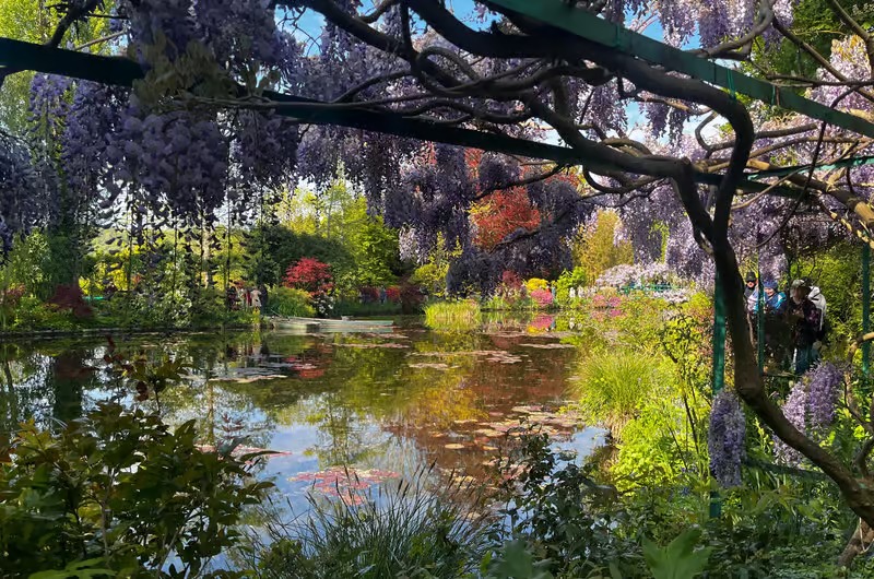 {'nm_midia_inter_thumb1':'https://midias.jb.com.br/_midias/jpg/2026/09/10/180x119/1_giverny3-1173486.jpeg', 'id_midia_tipo':'2', 'id_tetag_galer':'', 'id_midia':'6aa2db105dd21', 'cd_midia':1173486, 'ds_midia_link': 'https://midias.jb.com.br/_midias/jpg/2026/09/10/giverny3-1173486.jpeg', 'ds_midia': 'O jardim esplendoroso de Giverny, cheio de luz e cor, em uma das muitas obras que inspiraram Monet', 'ds_midia_credi': 'Foto: divulga&ccedil;&atilde;o', 'ds_midia_titlo': 'O jardim esplendoroso de Giverny, cheio de luz e cor, em uma das muitas obras que inspiraram Monet', 'cd_tetag': '1', 'cd_midia_w': '800', 'cd_midia_h': '530', 'align': 'Clear'}
