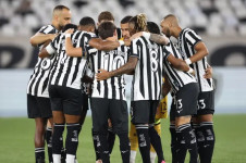 O time do Fog&atilde;o jogou sob os olhares do Tite, o novo t&eacute;cnico alvinegro, que estava em camarote no est&aacute;dio
