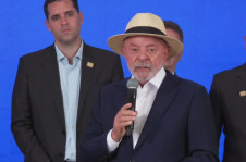 O presidente Lula discursando no Rio nesta sexta