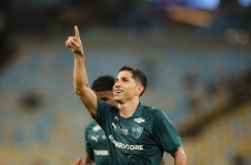 Savarino: tr&ecirc;s gols