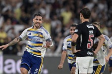 Leandro Paredes comemora o terceiro gol do Boca, e cala o Maracan&atilde;