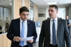 Willer Tomaz e Flavio Bolsonaro tinham conta banc&aacute;ria conjunta no Santander, informa a Pol&iacute;cia Federal